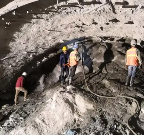 东河拱顶带模注浆料的施工流程及注意事项